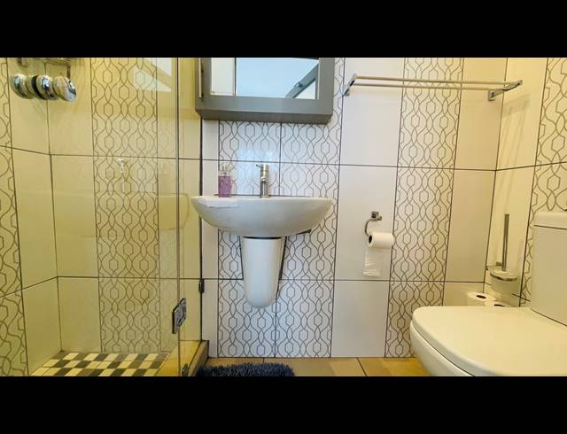 2 BEDROOM TOWNHOUSE FOR SALE IN HATFIELD